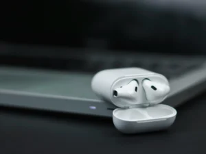 Проверка оригинальных AirPods на BuyPhone.by: как отличить AirPods от подделки в 2025 году