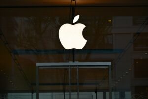 MagSafe Apple - магнитная беспроводная зарядка iPhone и аксессуары